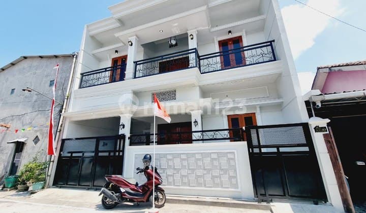 Rumah Cantik 2 Lt Ready Dekat Mall Luwes Gentan