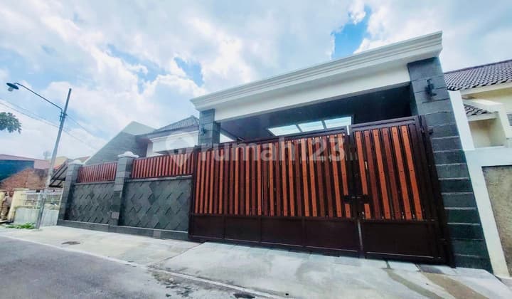 Rumah Mewah Proses Bangun Dekat Tol Dan Stadion