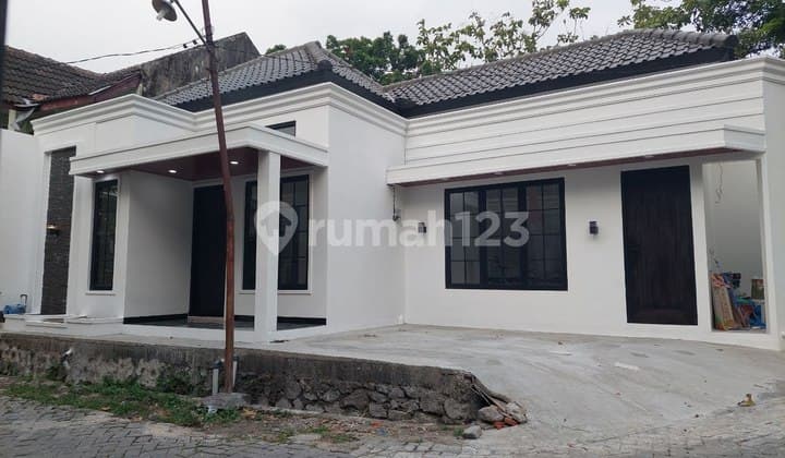 Rumah Clasic Mewah On Progres Finishing Dekat Kampus Uns