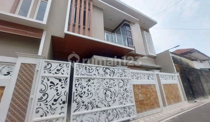 Modern Minimalist 2-Story Luxury House in Downtown Surakarta