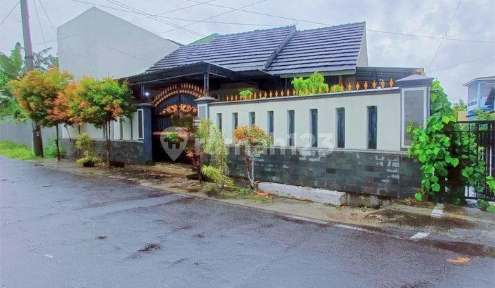 Kontrakan Rumah Cantik Terawat Dekat Kampus Uns dan Isi