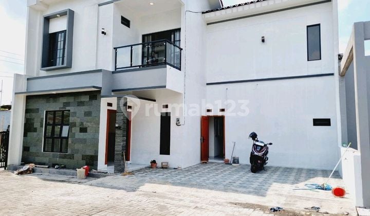 Town House Rumah 2lt Cluster Kota Solo Strategis