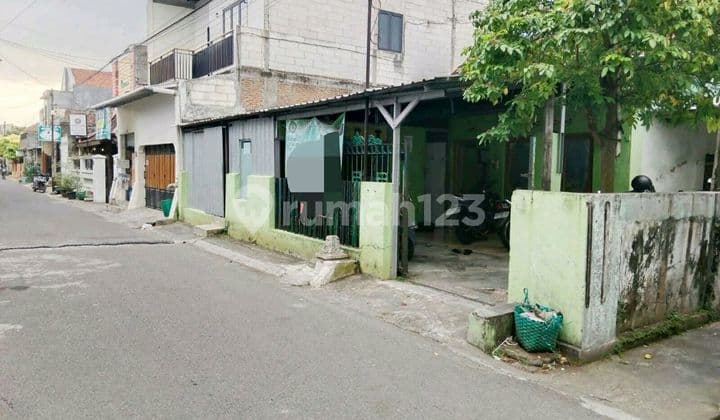 Rumah Sederhana Strategis Hitung Tanah Dekat Stadion Manahan