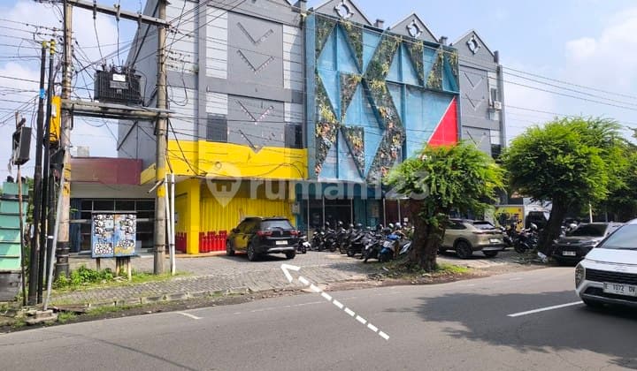 Ruko 3Lt Strategis Komersil Tengah Kota Solo Tepi Jalan Raya