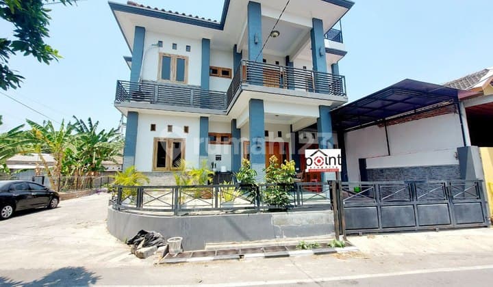 Rumah Cantik 2Lt Terawat Strategis Dekat Gor dan Gate In/Exit Tol