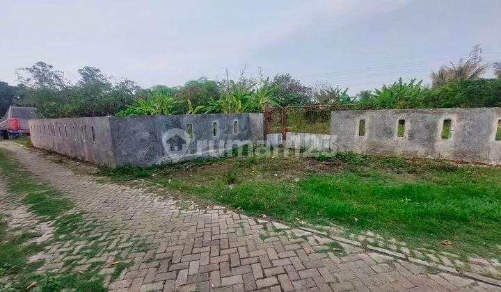 Empty land 1000 meters in Tigaraksa, by the main road Empty land 1000 meters in Tigaraksa, by the main road