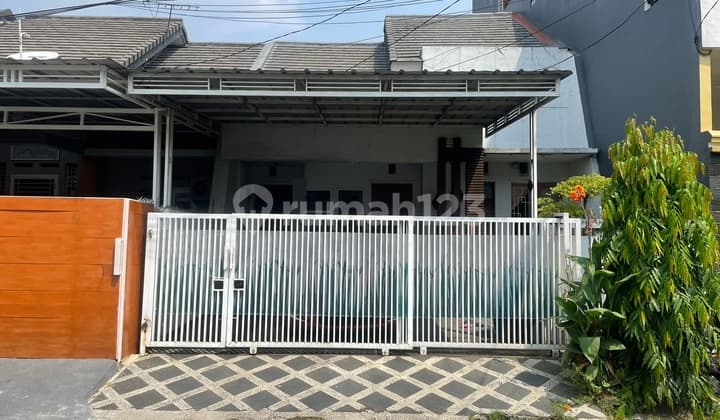 Dijual Rumah Strategis Dekat Tol Becakayu di Taman Cikas Bekasi