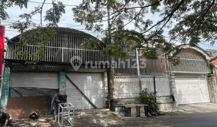 House on Jalan Nias, Surabaya, 1 Floor, Strategic Location