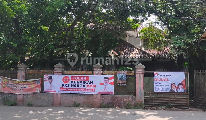 Rumah dipinggir jalan raya