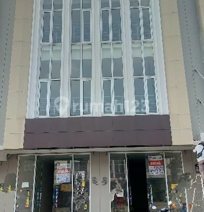 Ruko 3 Lantai Boulevard Disewakan