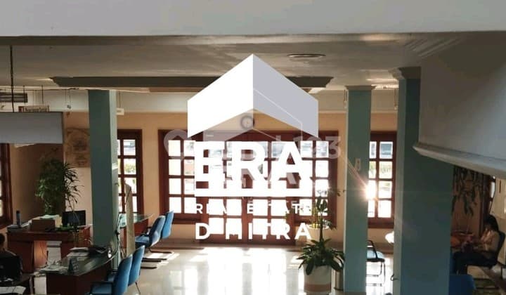 Gedung usaha Jakarta Timur