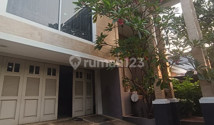 Rumah 3 Lantai Siap Huni Full Renovasi