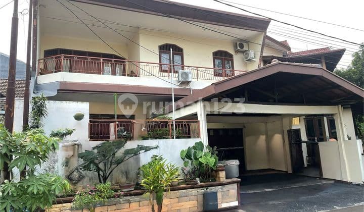 Rumah Dua Dua Lantai Full Renovasi Rapi