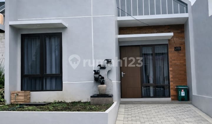 Ready-to-occupy House with Mountain View Near Batu Tourist Attractions
