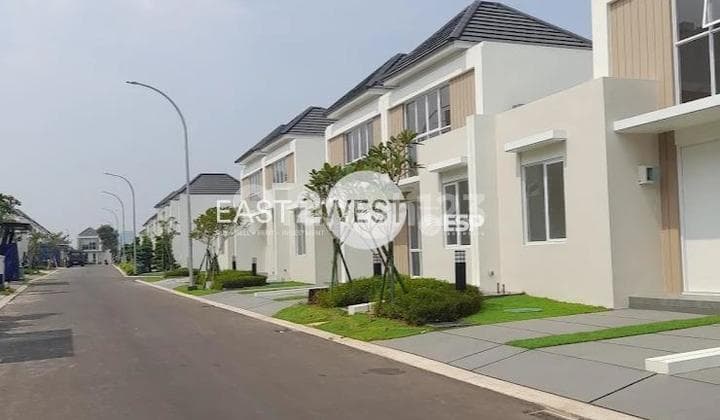 Cheap Sale of Paramount Petals Cluster Aster House in Curug, Tangerang