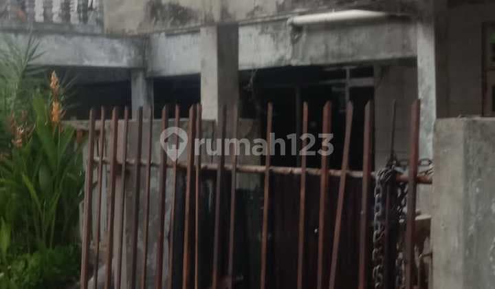 Old House Needs Renovation in Sunter, North Jakarta