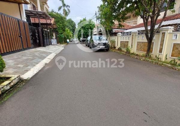 Rumah 2 Lantai dengan 5 Kamar Tidur di Agung Permai, Sunter, Jakarta Utara