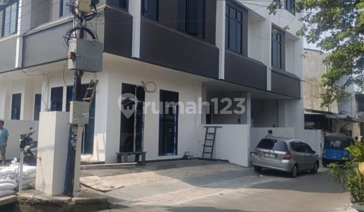 Ruko Siap Huni SHM Deket Pasar Senen Jakarta Pusat