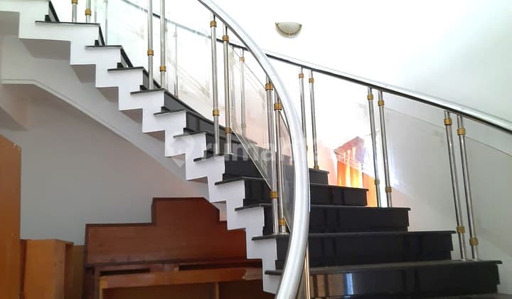 Rumah 2 Lantai Bagus Dan Terawat di Muara Bandung