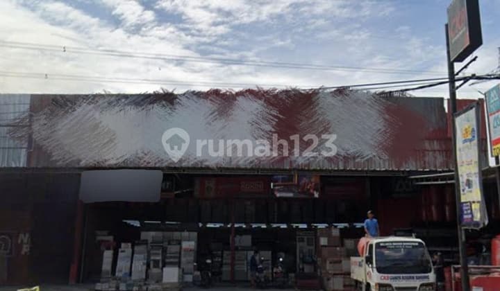 Ruang Usaha Luas Strategis Dekat The Matic Mall