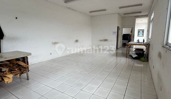 Spacious Ex-Convection House in Pharmindo Complex