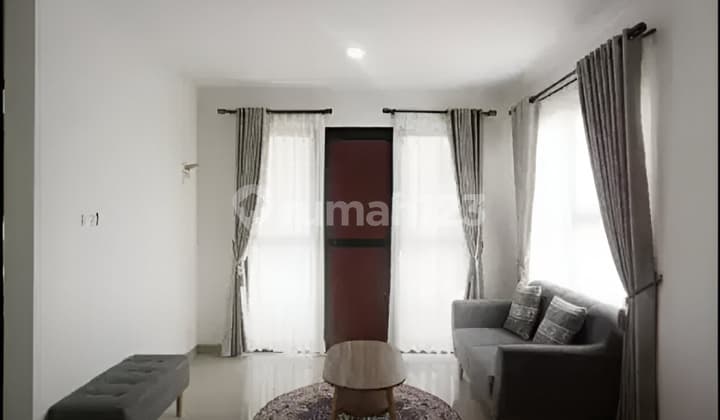 Rumah Hook Ada Kolam Renang Siap Huni di Setiabudi Regency