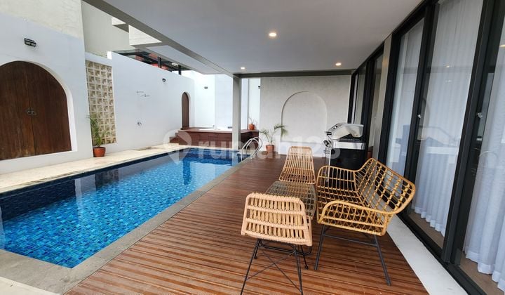 Harga di Bawah Pasaran Villa Cantik 2 Lantai di Dago Village Bandung