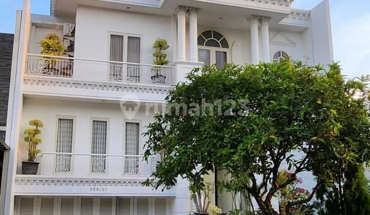 Rumah Classic Modern Siap Huni 2,5 Lantai Split Level Dekat Pakuwon Mall