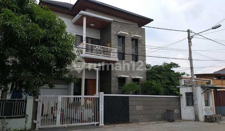 Dijual Rumah 3 Lantai 6 Kamar Tidur Telukjambe di Karawang