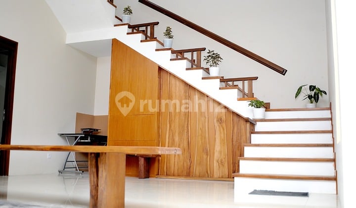 Disewakan Rumah Guest House Bagus Siap Huni di Sariwangi Bandung