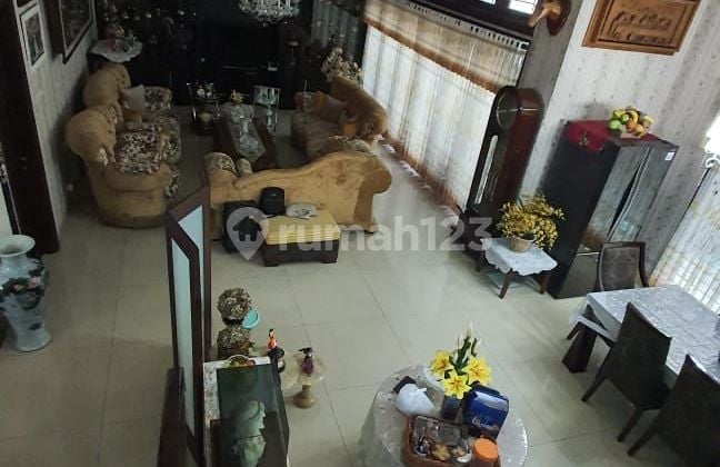 Dijual Rumah Lux Nyaman Semi Furnished di Sayap Riau Bandung