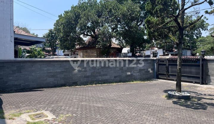 Dijual Rumah Luas Strategis di Tengah Kota Bandung