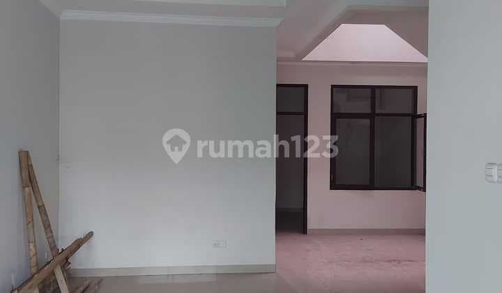 Dijual Rumah Baru Strategis di Komplek Kembar Bandung