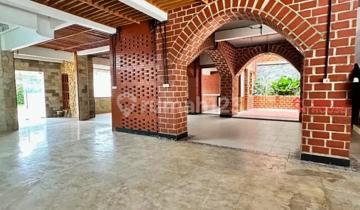 Ruang Usaha Bagus 1000 m2 SHM Kemang, Jakarta Selatan