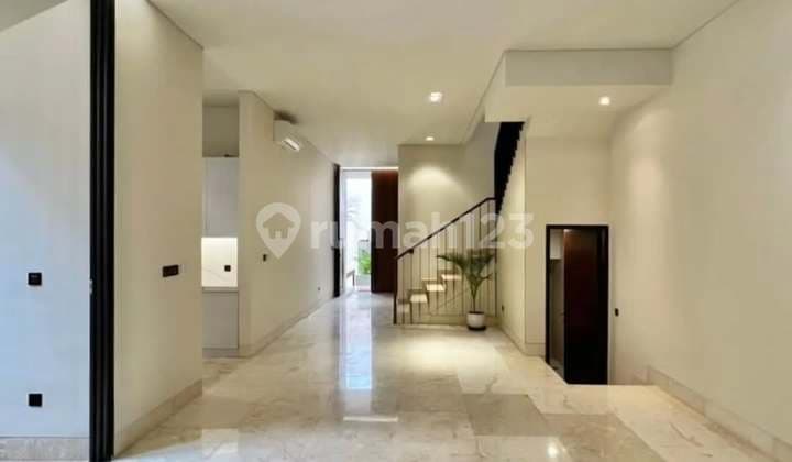 Rumah Bagus Unfurnished SHM Kemang, Jakarta Selatan