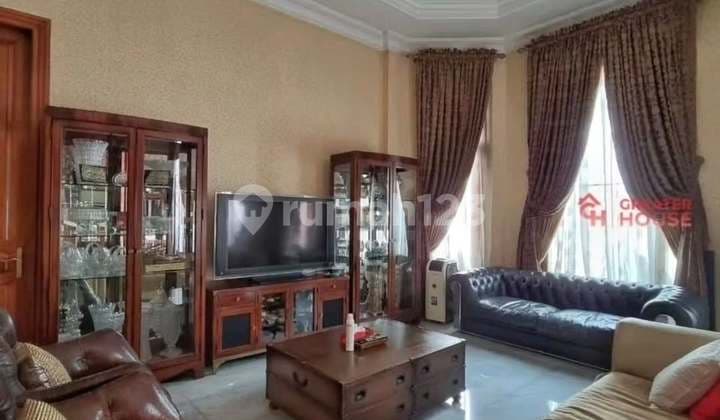 Rumah SCBD, Jakarta Selatan Bagus Semi Furnished SHM