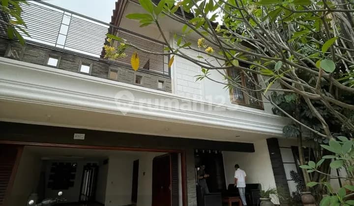 Rumah Bagus Semi Furnished SHM Simprug, Jakarta Selatan