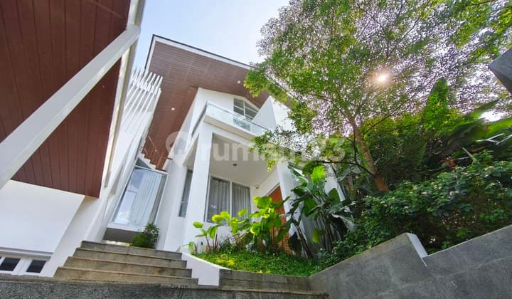 Dijual Rumah Villa Mewah View Kota Bandung di Resort Dago Pakar
