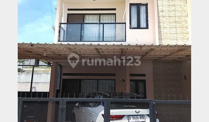 Rumah Strategis di Golf Arcamanik Lokasi Dkt ke Antapani Bandung