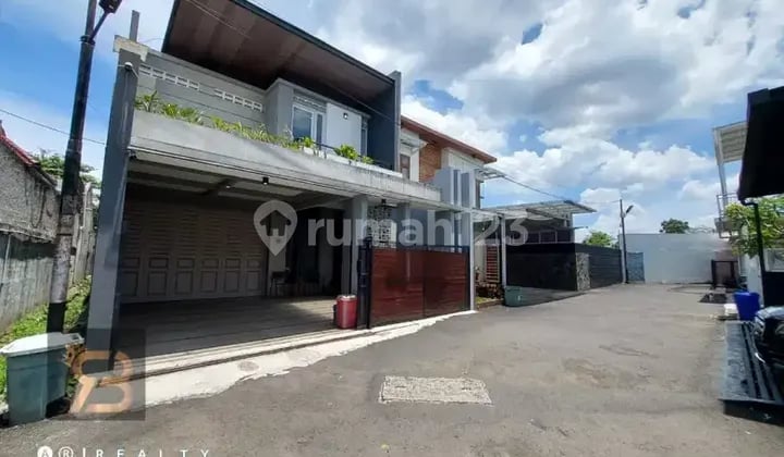 SHM House in Bandung City with Swimming Pool in Arcamanik Antapani Area