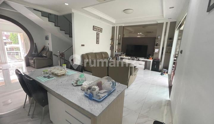 Rumah Lux Furnish Siap Huni di Komplek Singgasana Pradana Bandung