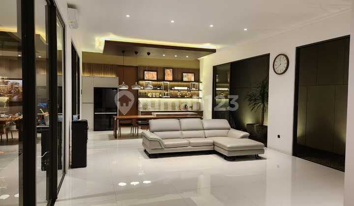 Rumah Mewah Modern Minimalis di Singgasana Pradana