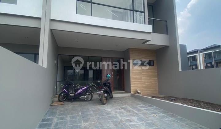 Rumah Baru Minimalis di Setraduta Roya Grande
