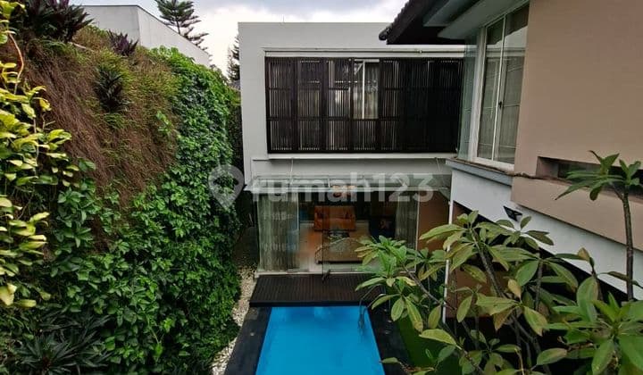 Rumah Mewah Murah With Pool di Kota Baru Parahyangan