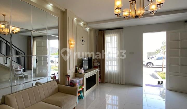 Rumah Minimalis Furnishes Tengah Kota di Dago Bandung