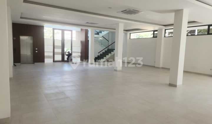 Gedung Baru 3 Lantai Siap Pakai di Mainroad Sukajadi Bandung