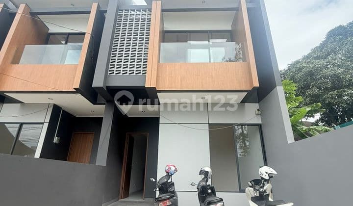 2-storey Modern Minimalist House in Mekar Sejahtera, Mekarwangi