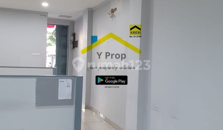 Disewa Ruang Usaha Lantai 1, Komplek Harmoni Plaza, Hadap Jalan Raya, Luas 4.5x20, Parkiran Luas, Jakarta Pusat