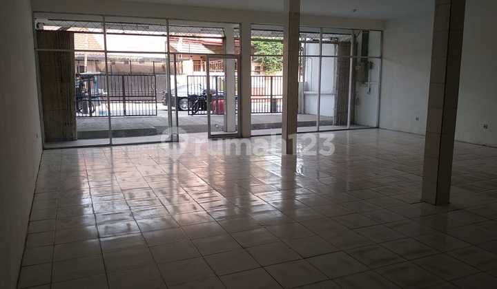 Disewa Ruang Usaha Ex Minimarket Anggrek Nely Raya, Slipi, Lt. 180m2/Lb.150m2, 1 Lantai, Lokasi Ramai 24 Jam, Jakarta Barat