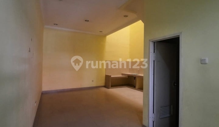 Disewa Rumah Lebar 5 Tanjung Duren, LT. 80M2, 3 Lantai, Unfurnish, Akses Jalan 3 Mobil, Jakarta Barat